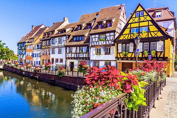 Explorer des villages ou quartiers hors des sentiers touristiques